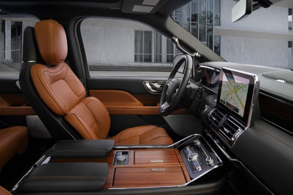 Luxury Lincoln Navigator SUV