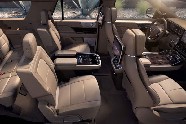 Luxury Lincoln Navigator SUV